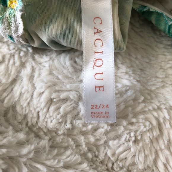 Tropical Allover Lace Bralette - Picture 4 of 4